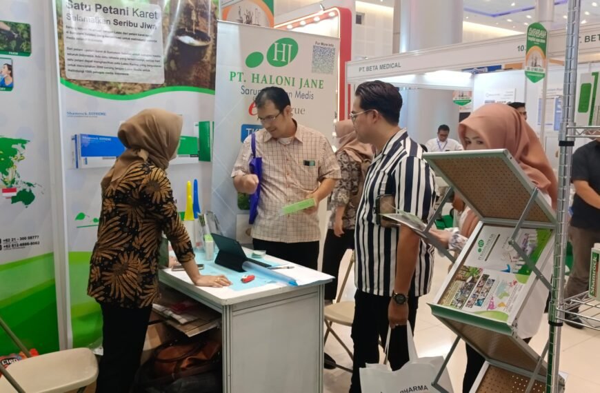 PT Haloni Jane Tbk turut serta menghidupkan suasana Surabaya Hospital Expo 2024 dengan menghadirkan produk sarung tangan dari bahan latex alami
